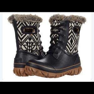 Like New!! Bogs Arcata Geo women’s winter boots